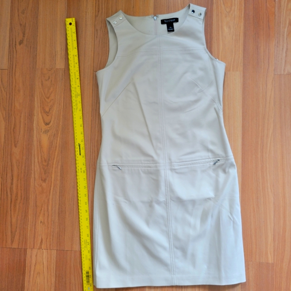 WHITE HOUSE BLACK MARKET SLEEVELESS SHEATH DRESS BEIGE SIZE 2 NEW WITH TAGS.